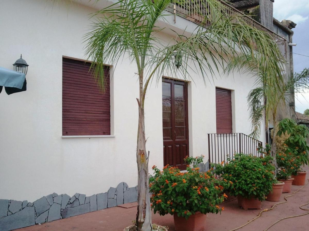 Bed and Breakfast Le Grotte Riposto Zimmer foto